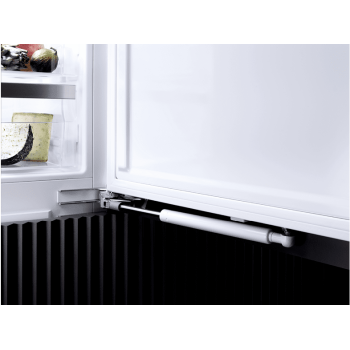 MIELE FNS 7470 D Gefrierschrank (D, 1395 mm hoch)
