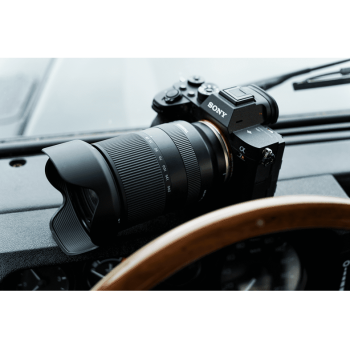 TAMRON A071SF 28 mm - 200 mm f./2.8-5.6 Di III (Objektiv für Sony E-Mount, Schwarz)