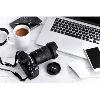 TAMRON DI III RXD 28 mm - 75 mm F/2.8 Di III (Objektiv für Sony E-Mount, Schwarz)