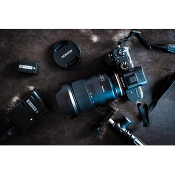 TAMRON DI III RXD 28 mm - 75 mm F/2.8 Di III (Objektiv für Sony E-Mount, Schwarz)